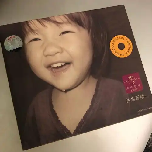 陈奕迅14岁女儿恋爱 爸妈还不知 却被狗仔曝光 星二代好累啊