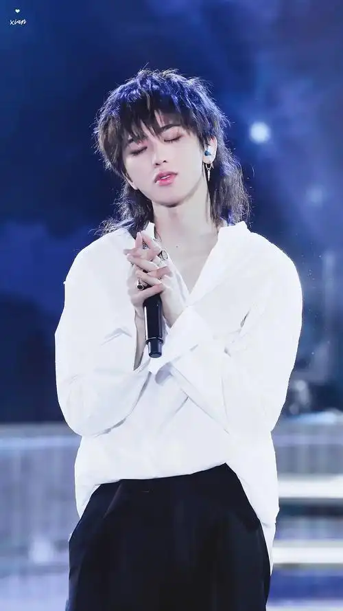 长发蔡徐坤真的又帅又美