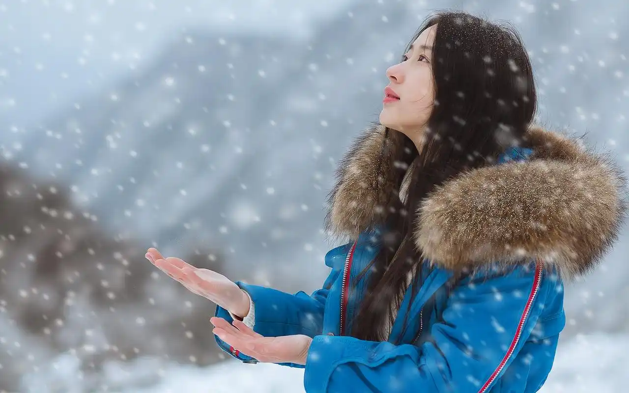 清新脱俗美女写真桌面壁纸