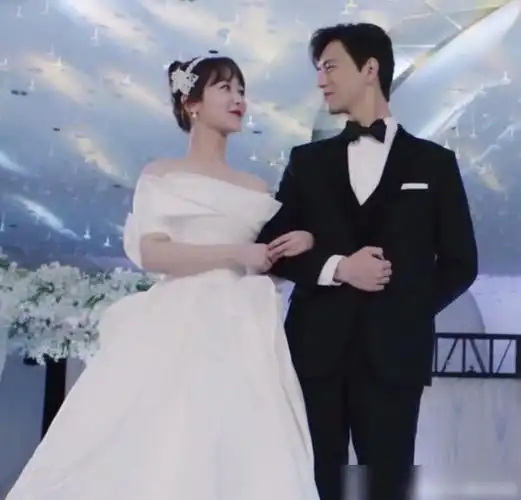 童颜夫妇世纪婚礼花絮谁注意李现看杨紫的眼神糖分溢出屏幕了