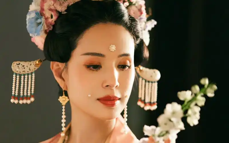 【李若彤】我的天……没想到姑姑56岁了古装扮相还是那么美!!!_哔哩哔