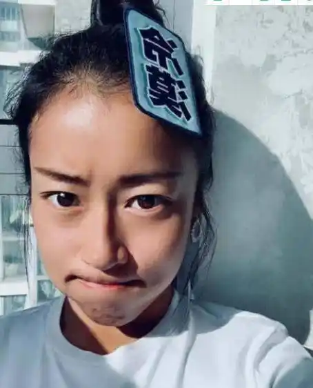 有一种"整容"叫吉克隽逸卸妆,素颜照曝光后网友:为啥要扮黑?