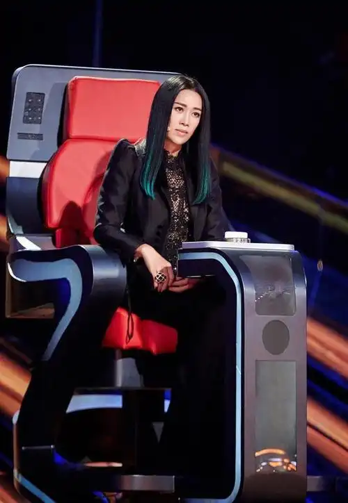 北京时间11月7号上午,中国著名女歌手那英传来最新消息!