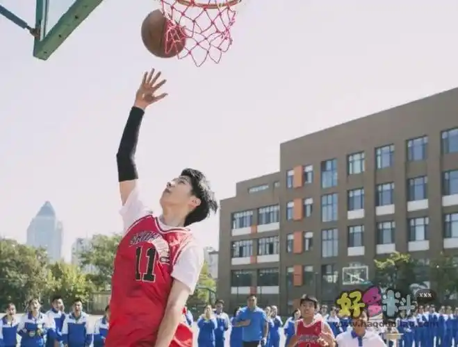 刘昊然打篮球动作太帅气可爱鬼马的表情征服粉丝芳心