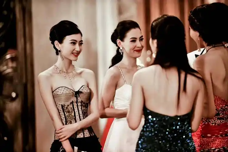 杨颖宋轶 杨幂热巴 张柏芝景甜 刘诗诗倪妮 胡歌刘亦菲养眼同框照