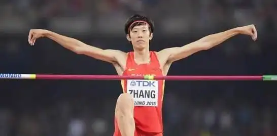 辛柏青一家4口在澳洲被偶遇妻子朱媛媛骨相绝佳49岁依旧漂亮