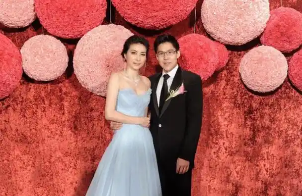 当2012年一场价值3000万的世纪婚礼在香港举行时,出身普通的郭晶晶摇