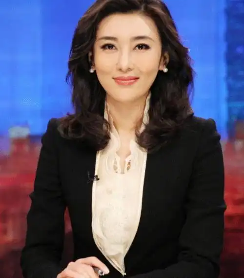 在央视有着一位被网友称为"央视最美主持人"的人,她叫做李红,而她主持