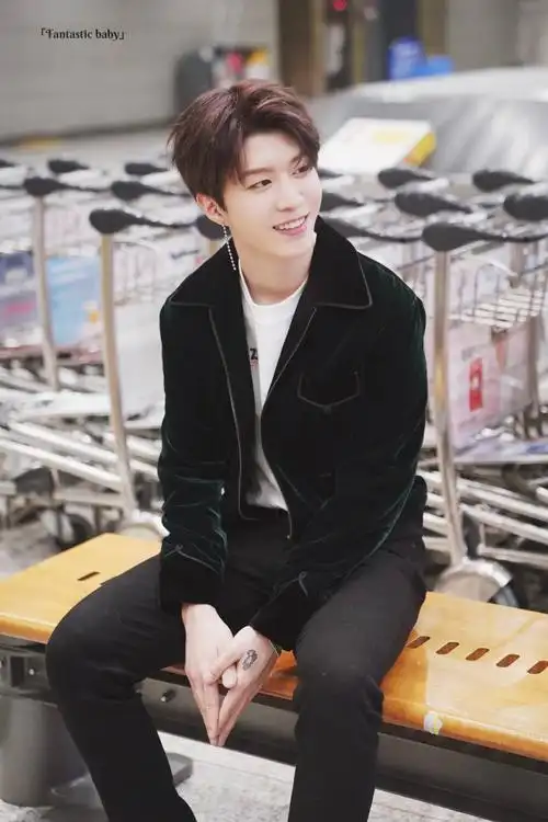 如玉山上行,光映照人——范丞丞笑容合集