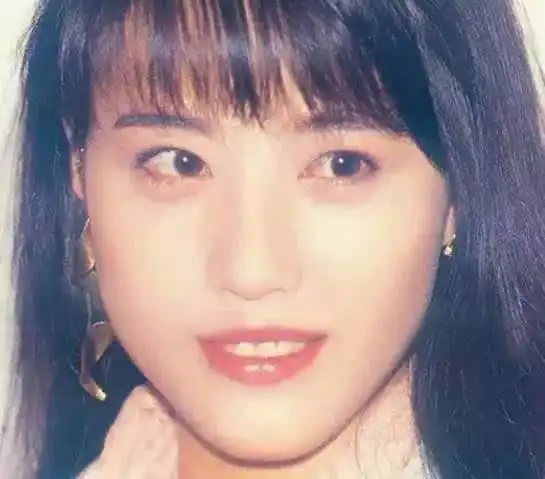 周海媚年轻时候的照片:这种美让人是羡慕的