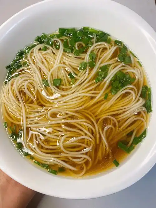 5分钟就可以搞定的懒人快手早餐 清汤面