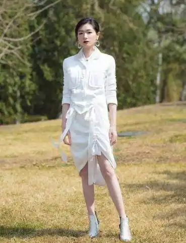 万茜晒升级版"亚洲蹲",网友大胆尝试,结果意想不到的困难_健身_身材