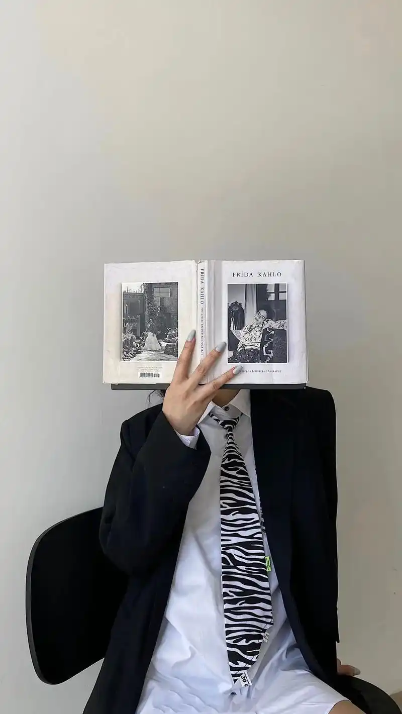 孤独感手机壁纸#潮图壁纸 #伤感壁纸 #手机锁屏壁 - 抖音