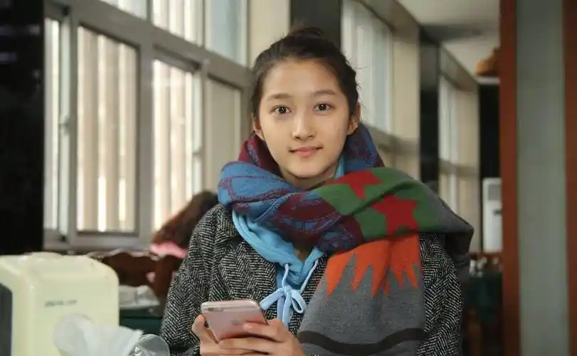 恋爱被说,演戏被嘲,"腾化"后的关晓彤终于不招黑了_演技_观众_关学曾