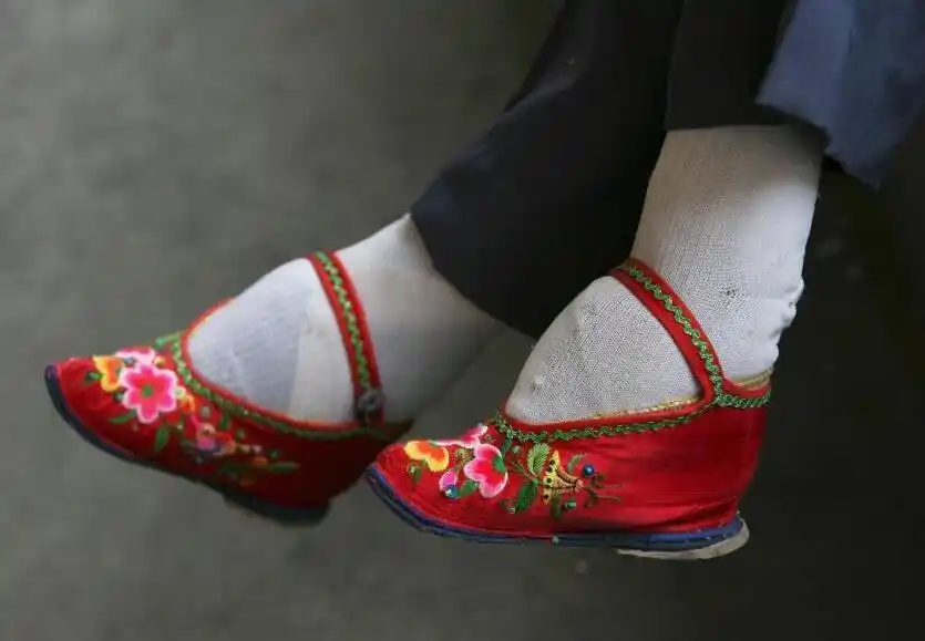 那些年的裹脚老人这才是原始的小脚太太最后一张让人不忍直视