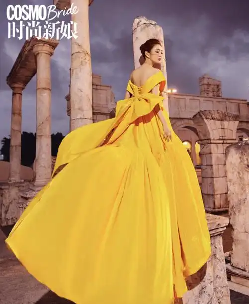 换上婚纱礼服的安以轩更是将好身材展现到了极致,无论是正颜的甜美,亦