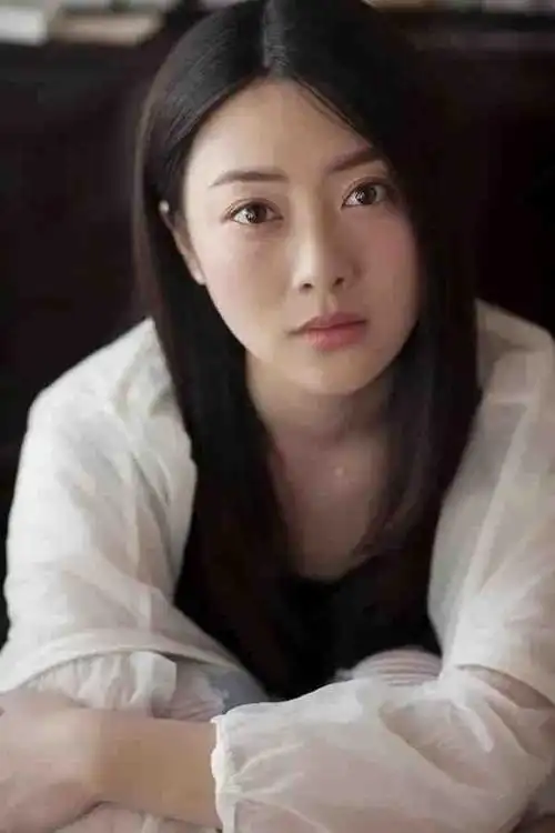 曝光了自己早年被潜规则的经历,朱锐称自己早年曾经在剧组被男演员