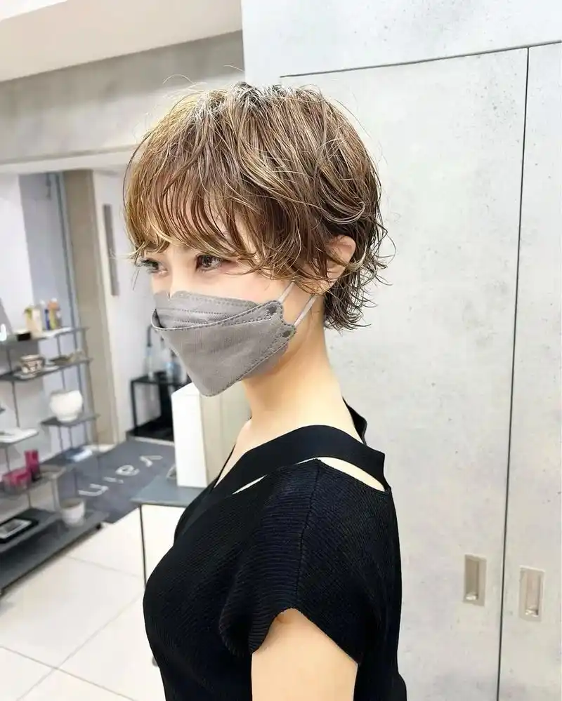 日本沙龙短发纹理烫发(图组)#美发 #根据脸型设计发型 #女 - 抖音