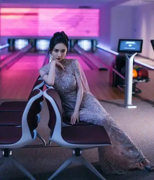 星光大赏8位顶流合照,有谁注意肖战王一博的站位?工具人实锤!