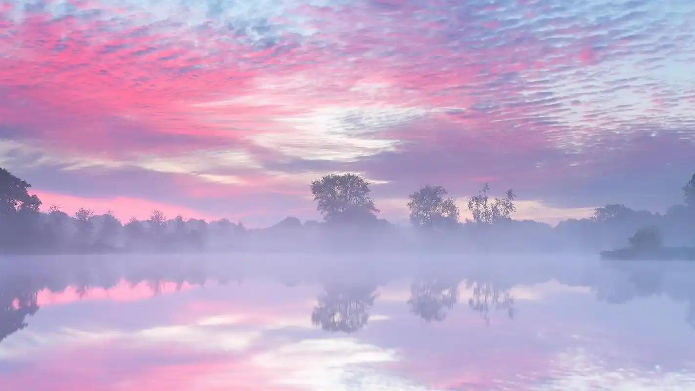 湖水倒影唯美风景高清桌面壁纸