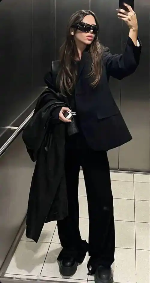 趋势2024海外爆火的女装大佬风mobwife白幼瘦过时了