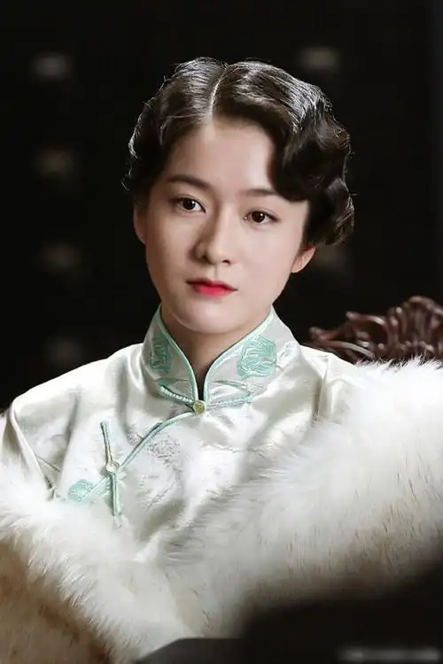 热血少年张雪迎九个造型旗袍装惊艳亮相厨娘装扮是亮点