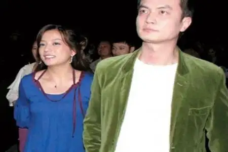 图歌手李泉个人资料曝光与相差18岁黄龄相恋