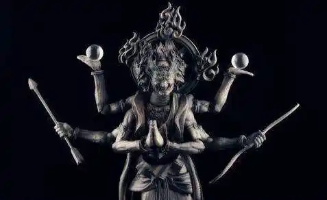 阿修罗原是印度远古诸神之一,被视为恶神,属于凶猛好斗的鬼神,男的极