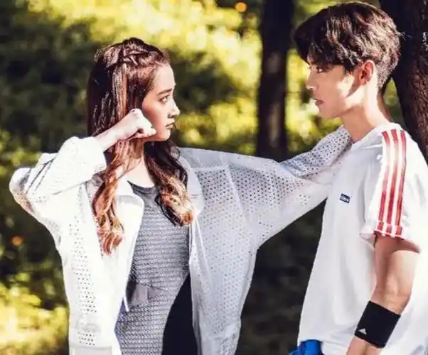 纪实:和鹿晗挺过"七年之痒"的关晓彤,或许已经走上另一条道路