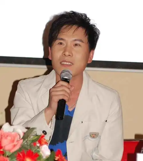 老天不负有心人,导演终于看到他的好功夫和表演天赋