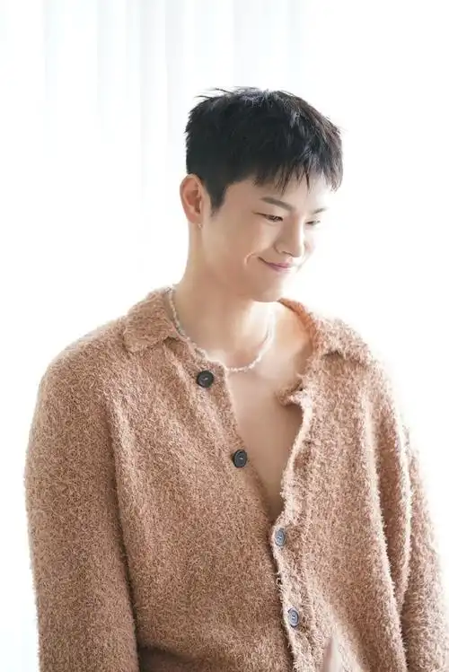 徐仁国超话【220614 news】新专相关图,今天的物料是会把人下巴惊掉的