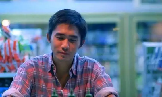 刘嘉玲晒照贺梁朝伟61岁生日两鬓斑白潇洒依然