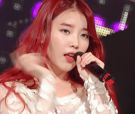 人间花仙子iu蓝发回归你准备好尝试入秋新发色了吗