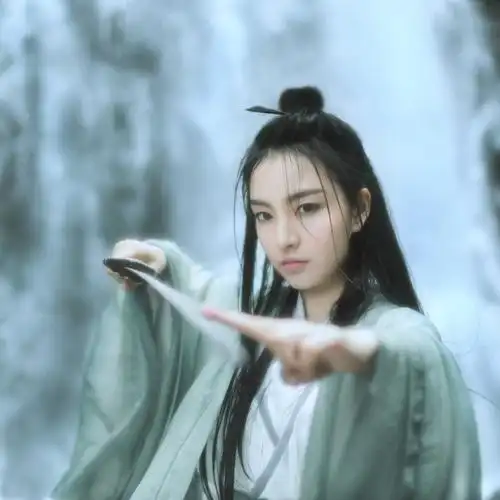 她也早已习惯了这种快意恩仇,逍遥洒脱的生活.