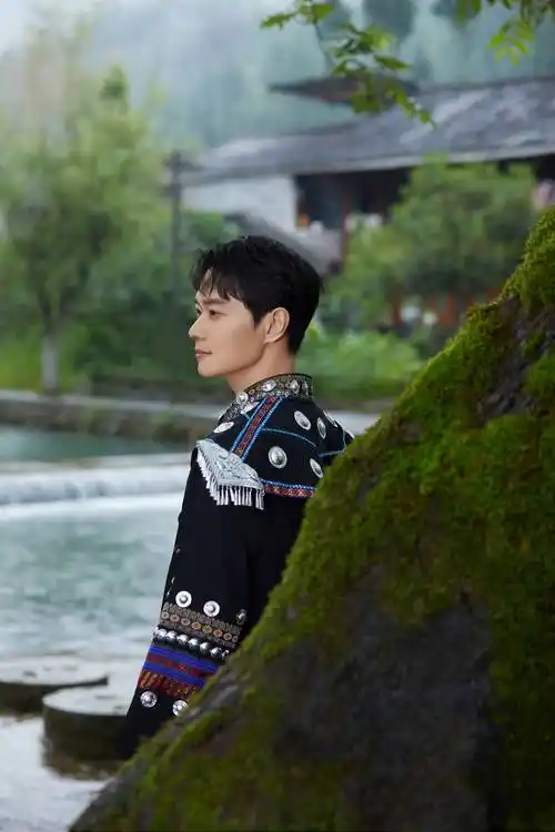 曹骏出道27周年发布民族风写真 再入铜仁感受人文风情_饶俊_电视剧