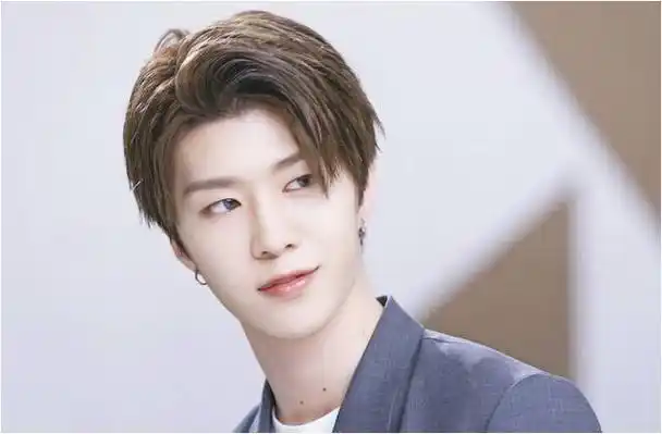 同陷未婚生子传闻范丞丞含糊其辞王一博果断辟谣