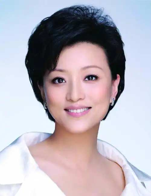 [转载]杨澜罕见的出道前青涩清纯旧照曝光(图)