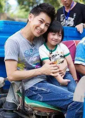 林志颖发生车祸,车辆瞬间起火,自己脸部受伤,目前车祸原因不明_搜狐