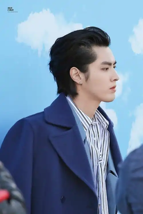 吴亦凡[超话]##你见过最惊艳的侧颜