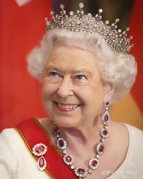 皇家珠宝:伊丽莎白二世最奢华的珠宝首饰 - 知乎