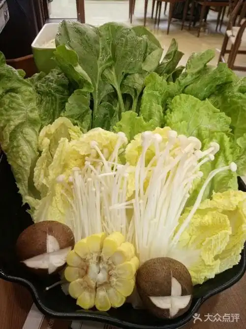 陈记潮汕牛肉火锅蔬菜拼盘图片 - 第1张