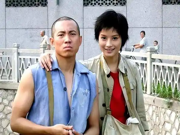 谷智鑫:34岁拍戏坠马险瘫痪,女友照顾他8年,未办婚礼成了遗憾