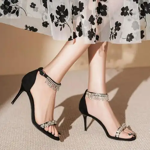 新款名媛法式细跟仙女一字式扣带水晶水钻链条高跟鞋网红款