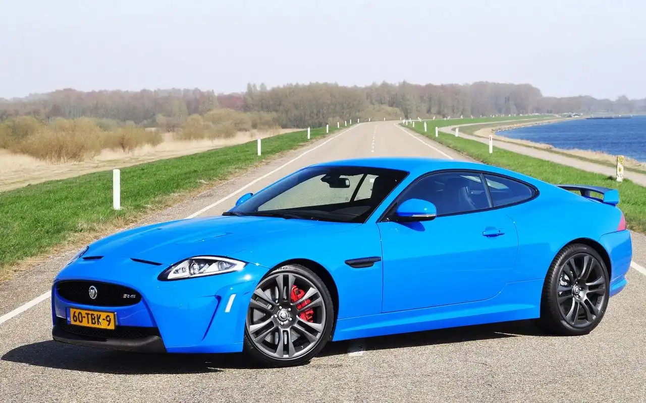 蓝色酷炫豪华跑车高清图片桌面壁纸