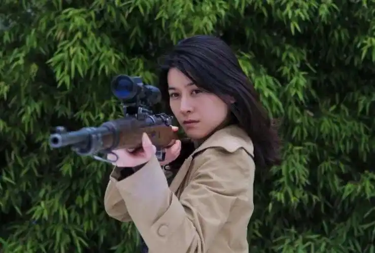 "黄海冰妻子"甄锡:嫁大12岁丈夫,5年生一双儿女,越活越美丽