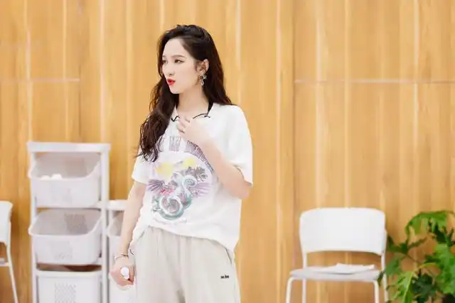 孟佳被节目后期剪得太丧还被吐槽心态差蓝盈莹因组内分工再惹争议