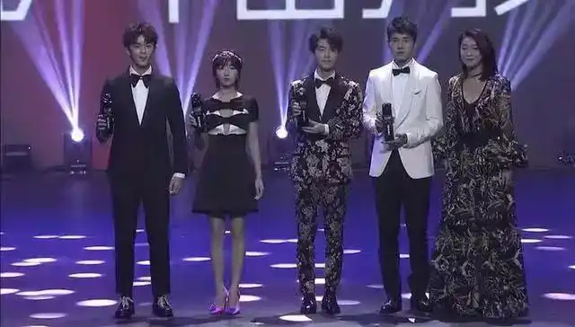 王俊凯吴磊刘昊然同框,已知刘昊然光脚185cm,网友:求王俊凯身高