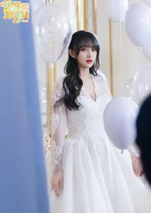 有一种惊艳叫程潇穿婚纱看到俏皮卖萌的一刻承认心动了