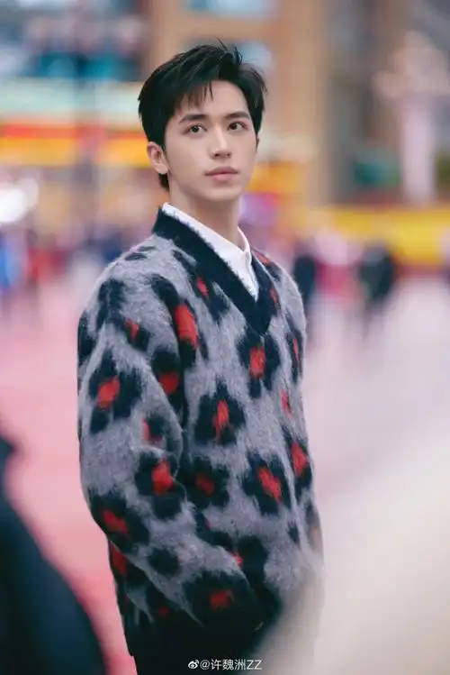 角色不分大小,都是新的体验,今晚见,演员许魏洲一定能到达梦想的远方
