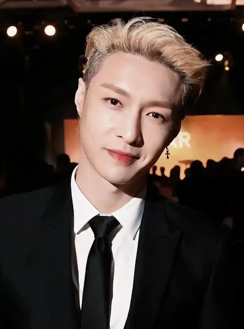 张艺兴近照好奇怪,是发型的原因吗?